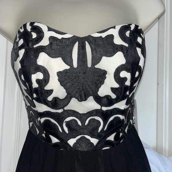 NWT Chiffon embroidered strapless dress size 5/6 - Picture 4 of 5